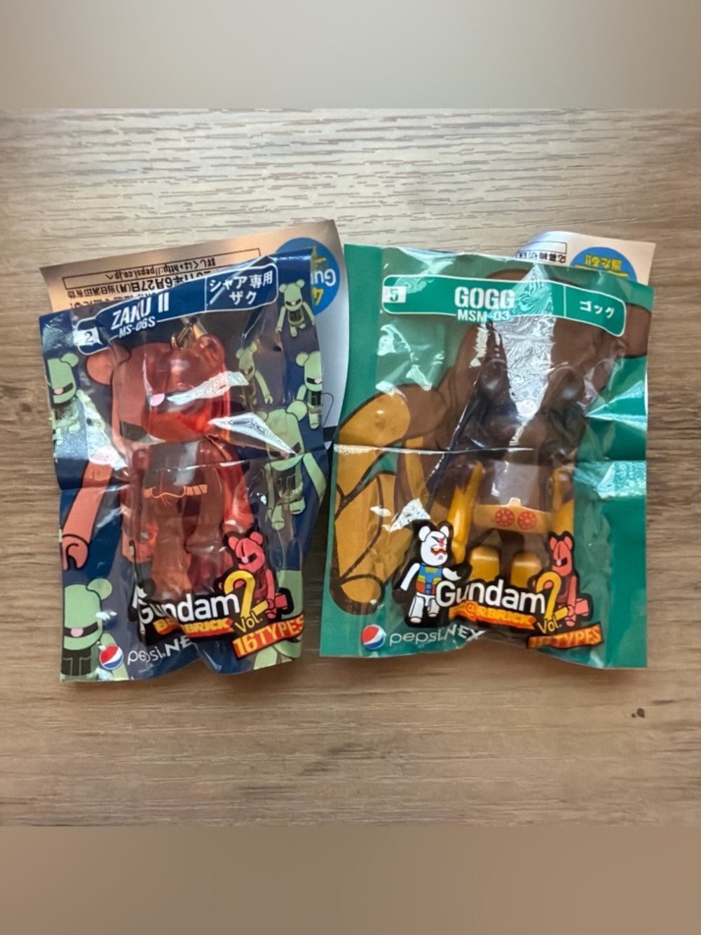Gundam Zaku II Pepsi Vol 2 Bearbrick MEDICOM MINI FIGS SEALED